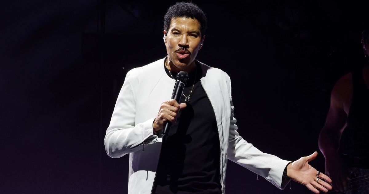 Lionel Richie's Ex-Wife Gives Major Health Update After Stage Scare