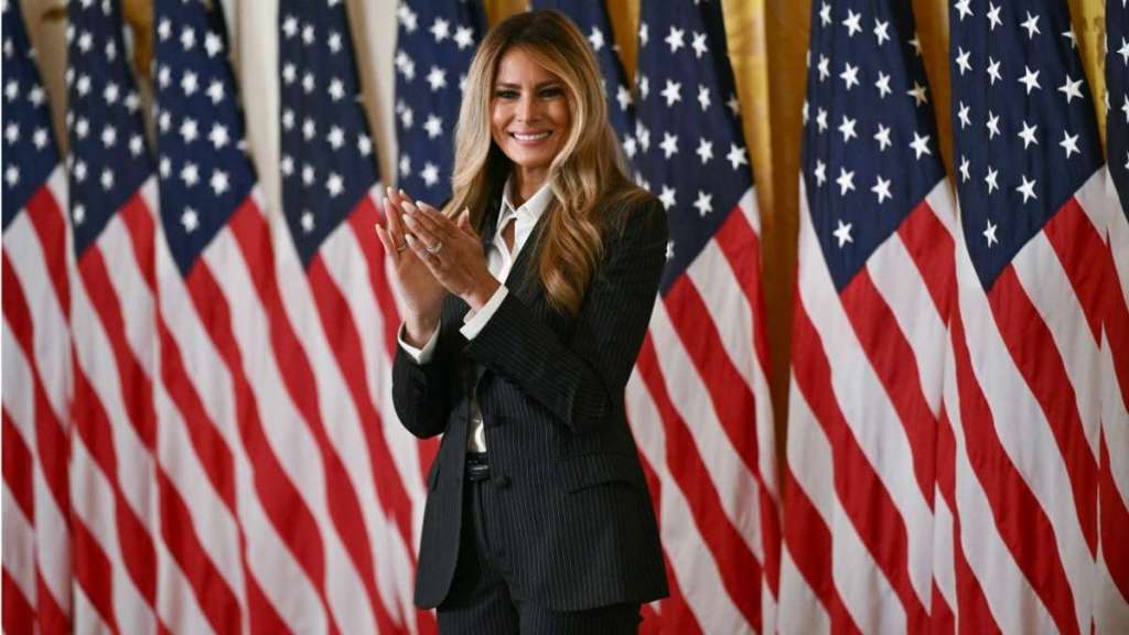 Melania Trump's Awkward White House Applause Moment Sparks Buzz