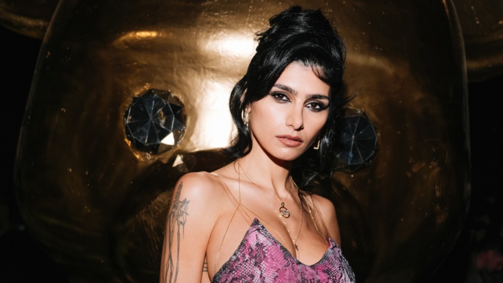 Mia Khalifa’s Sultry Bra Makes Sure That All Eyes Are on Her