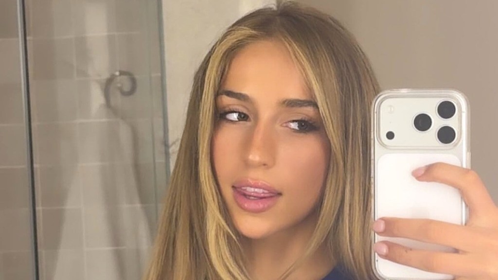 Tate McRae’s Toned Midriff Is on Full Display in Bra-Style Crop Top