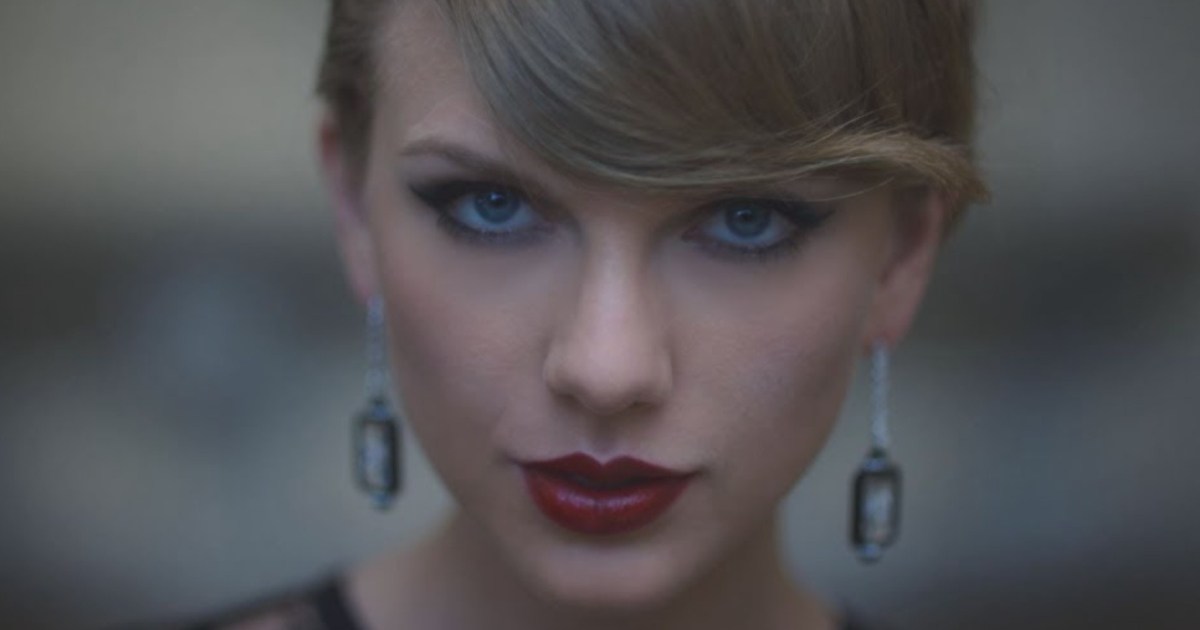 Taylor Swift Appears to Get Booed During Alan Jackson Tribute