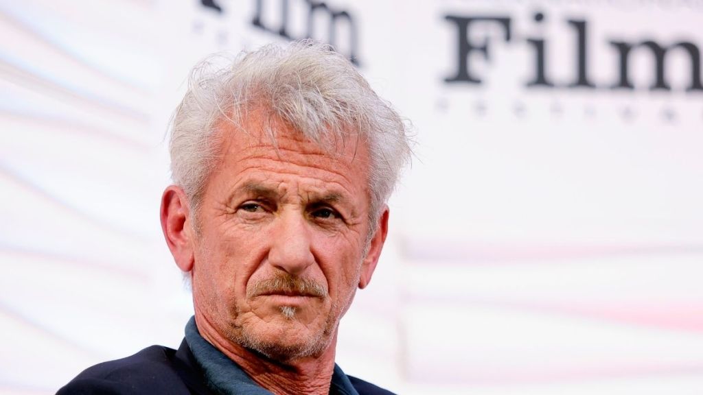Sean Penn Sparks Outrage With Remarks About Selfies and the Holocaust