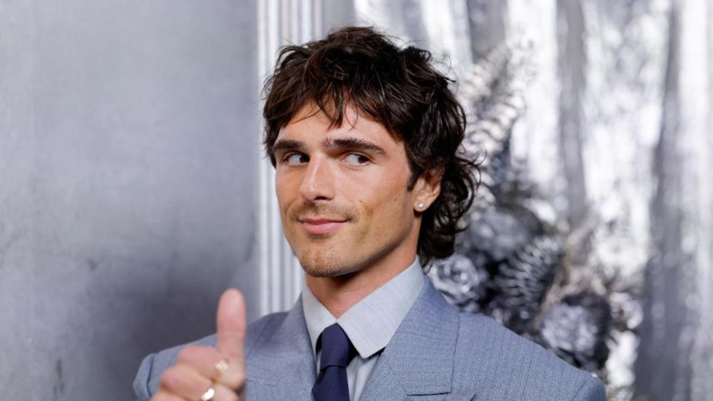 Jacob Elordi Sparks Heated Debate After Fan Moment Goes Viral