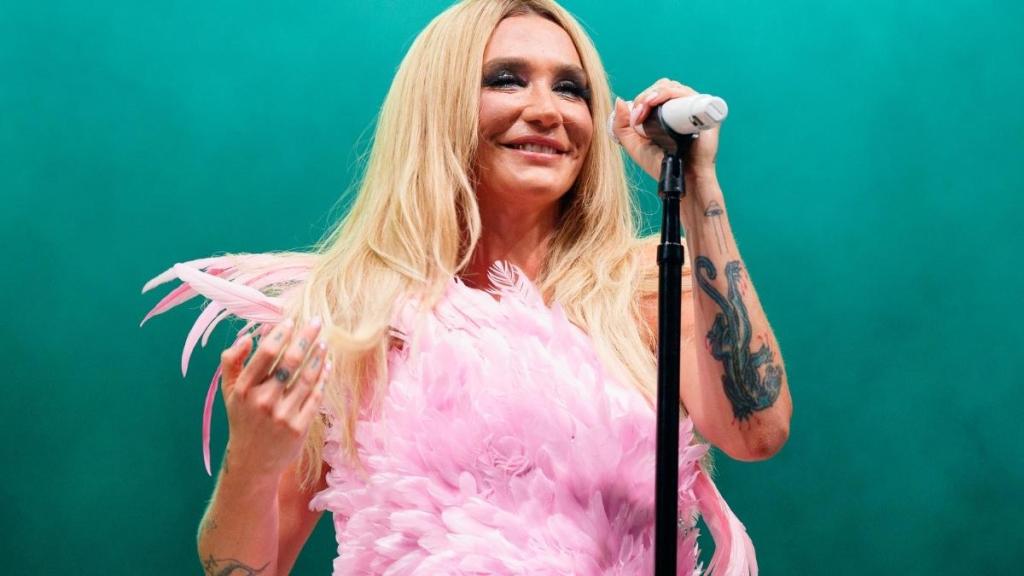 Kesha’s Gold High-Cut Bodysuit Will Make You Forget About Her Concert Tour