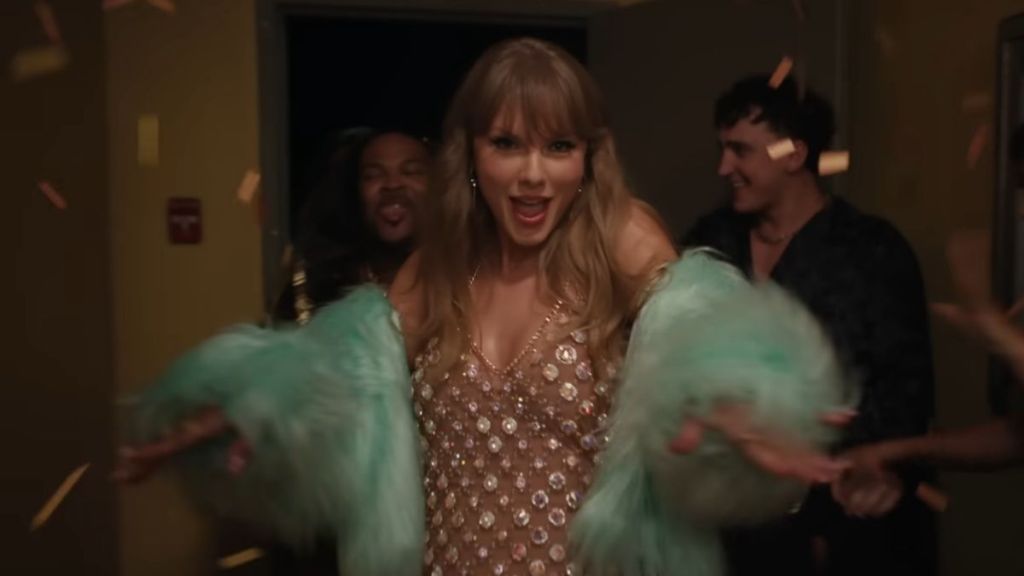 Taylor Swift's Unexpected Concert Moment Is Raising Eyebrows