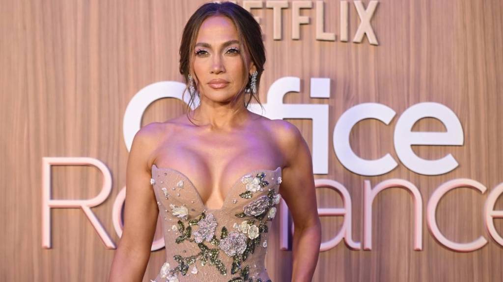 Jennifer Lopez Sparks Rumors About Her Appearance