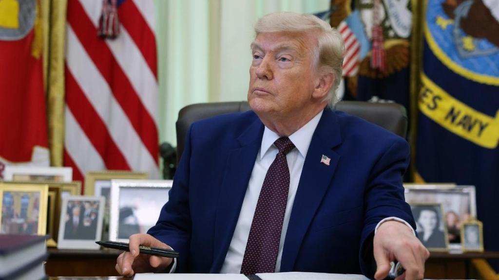 White House Forced to Respond to Viral Donald Trump's 'Sleeping' Video