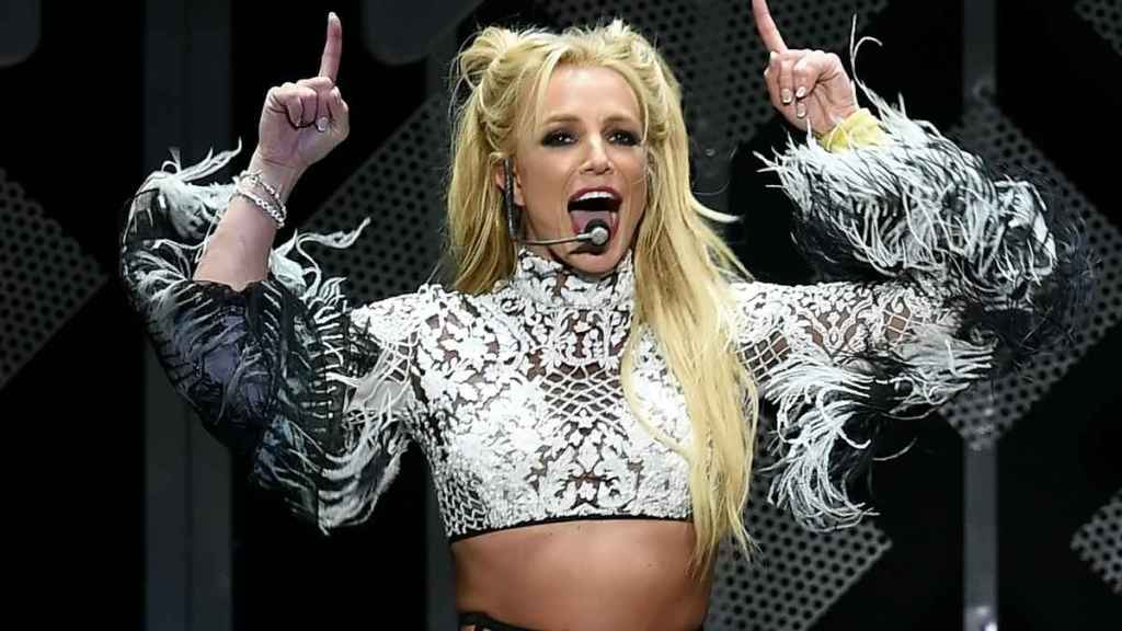 Britney Spears Sticks Her Tongue Out for Camera After Hair Transformation