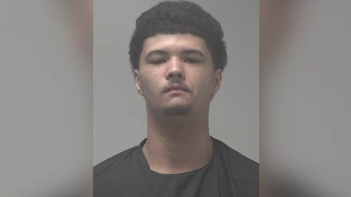 Police Chase Reaches 140 MPH After Guy Mistakenly Thinks He's Being ...