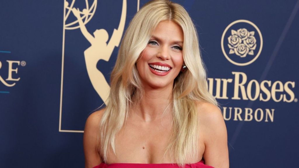 90210 Star AnnaLynne McCord Wants Fans to Fund Her Wedding