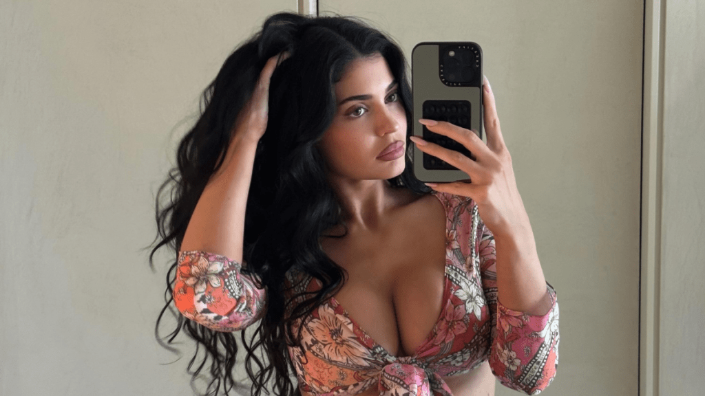 Kylie Jenner Brings Back 'King Kylie' With Sweet Dunkin' Collab