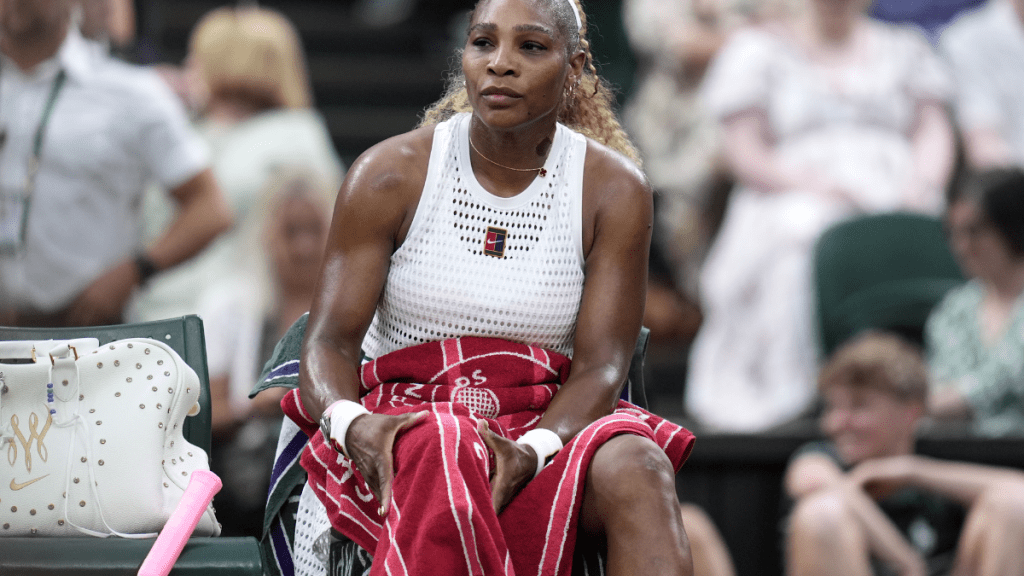 Serena Williams Suffers Knee Injury During Wimbledon Return