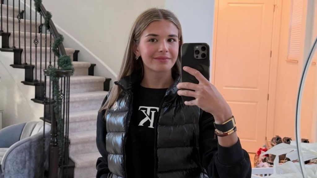 Kai Trump Lifts Her Top To Expose Her Rock-Hard Abs