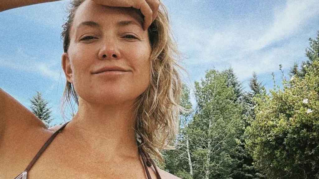 Kate Hudson’s Barely-There Bikini Is Holding on to Strings