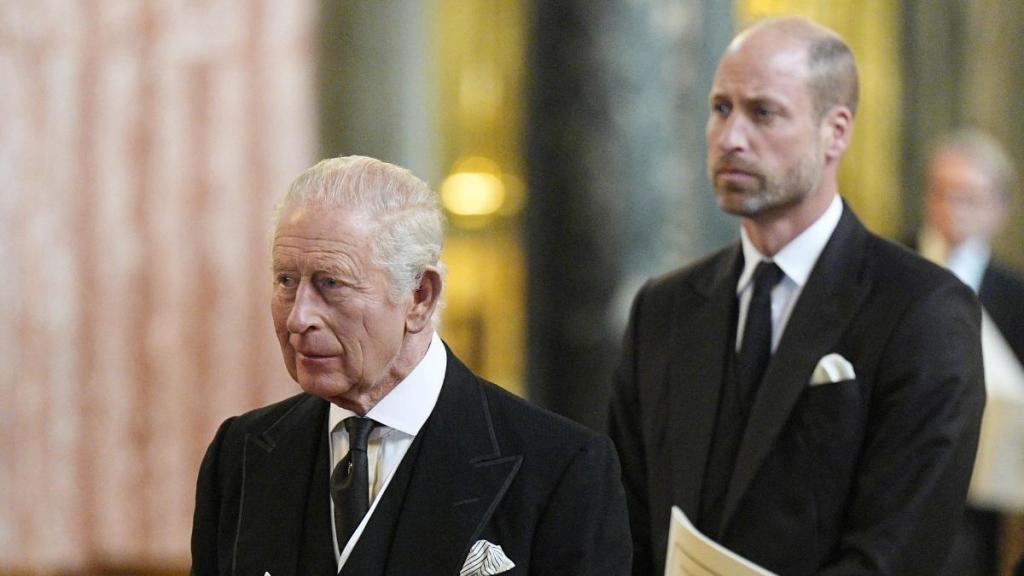 King Charles’ Body Language Reveals Who He Trusts Most & It’s Not Prince William — Expert
