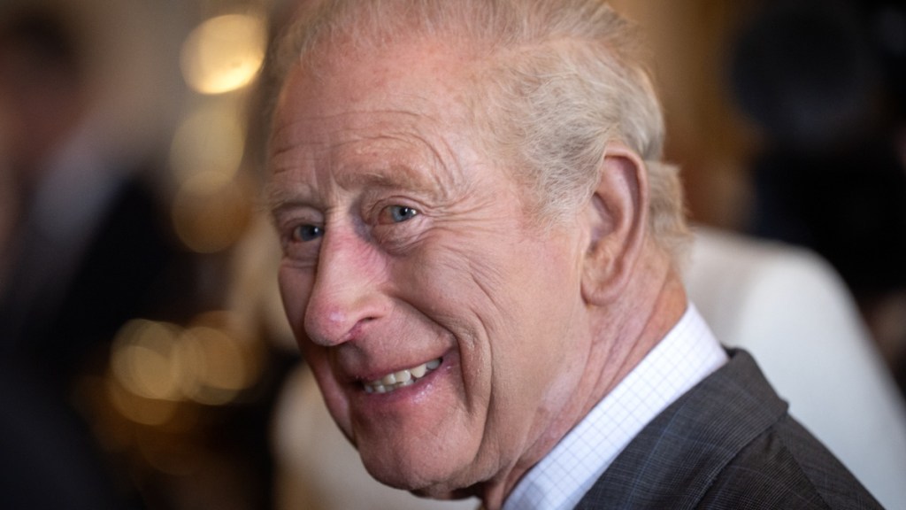 King Charles’s Charming Reaction to a 7-Year-Old Girl’s Portrait Draws Attention
