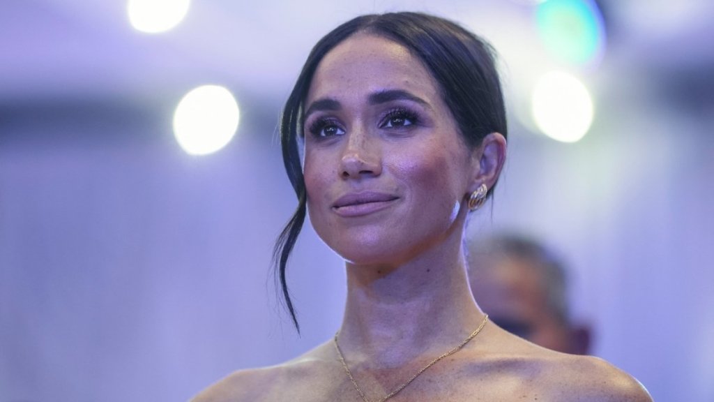 Meghan Markle’s Swimsuit Photo Backfires After Fans Claim Who She’s Cosplaying