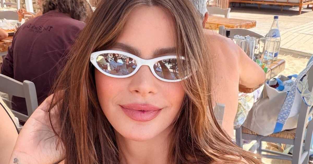 Sofia Vergara’s Plunging Top Literally Hangs by the Thinnest Strings