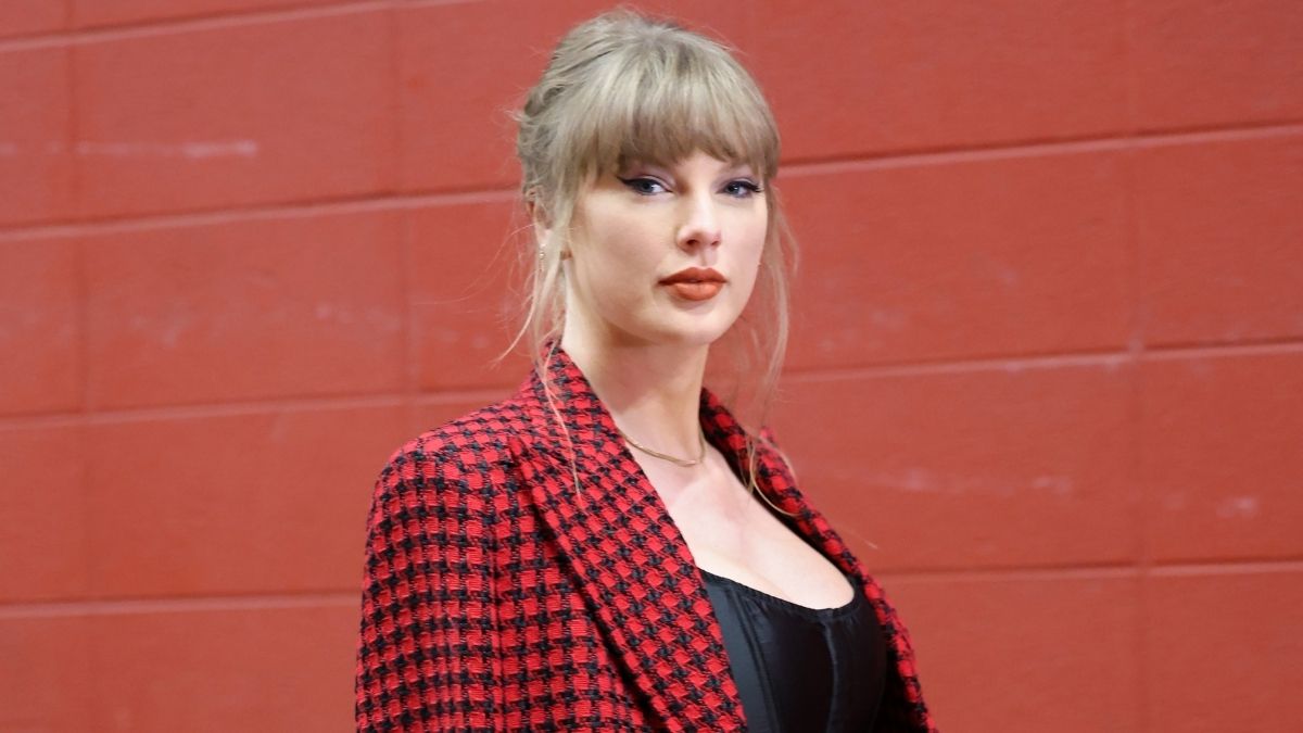 Taylor Swiftâs Wedding Photos Reportedly Are Part of a Much Bigger Plan â Source