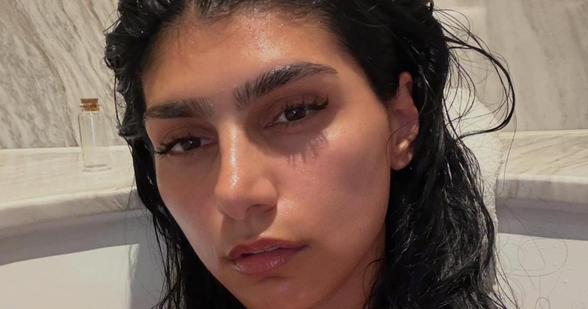 Sjim Py Mia Khalifa’s Ultra-Revealing Bikini Is So Skimpy It’s Practically ...