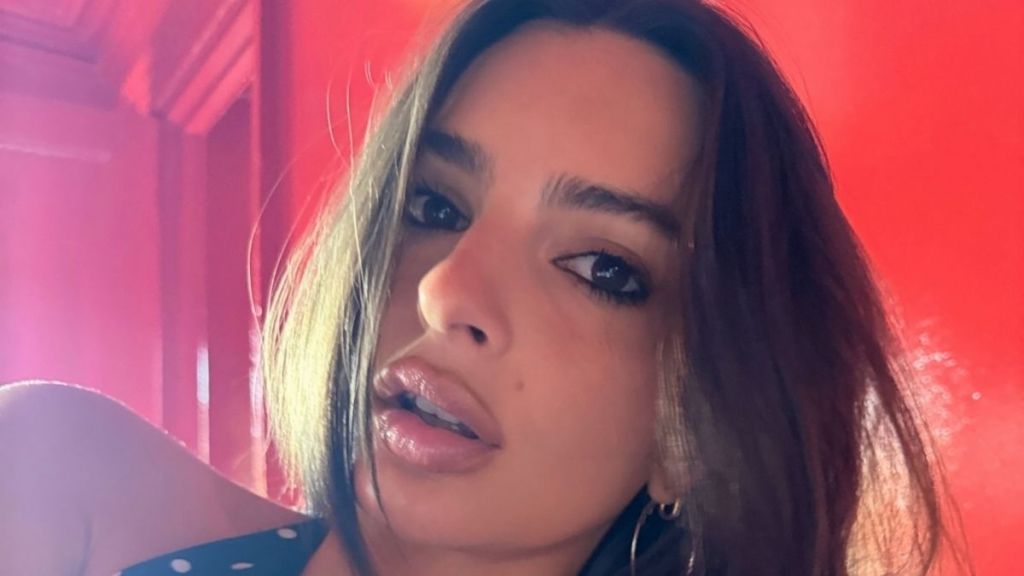 Emily Ratajkowski Nearly Spills Out of Dress That Flirts With Her Curves