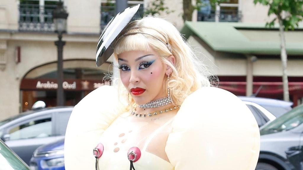 Doja Cat’s Lacy Corset Dress Rides Super High & Plunges Super Low