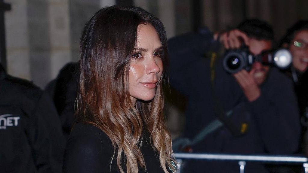 Victoria Beckham Joins Dallas Cowboys Cheerleaders During Texas Visit