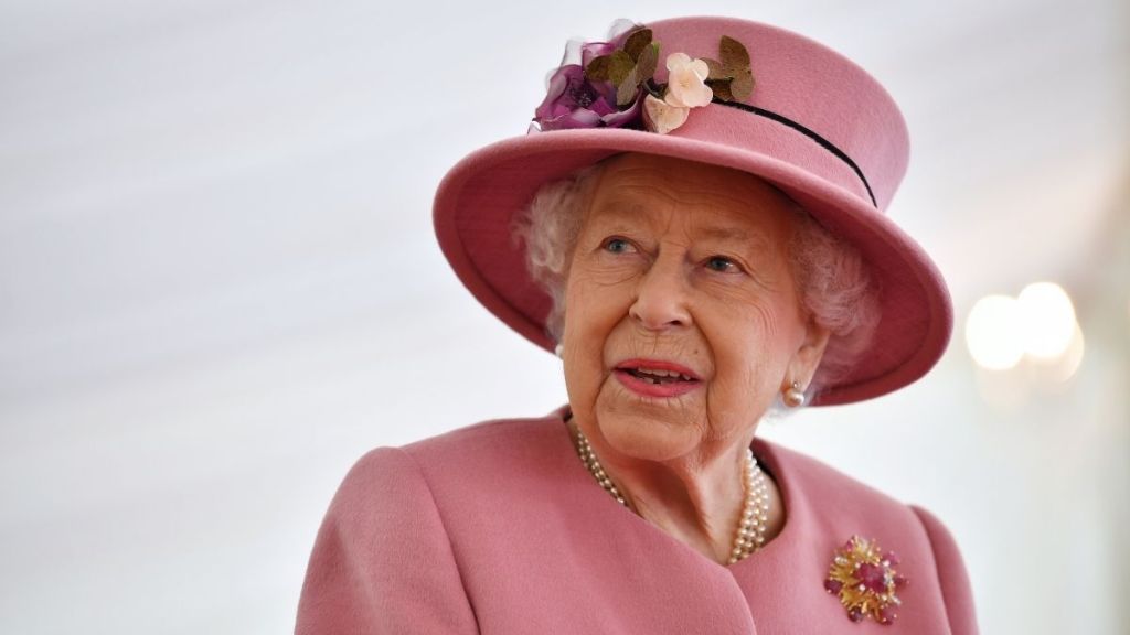 Queen Elizabeth and Prince Harry Clashed Over Windsor Castle Living Arrangements — Source