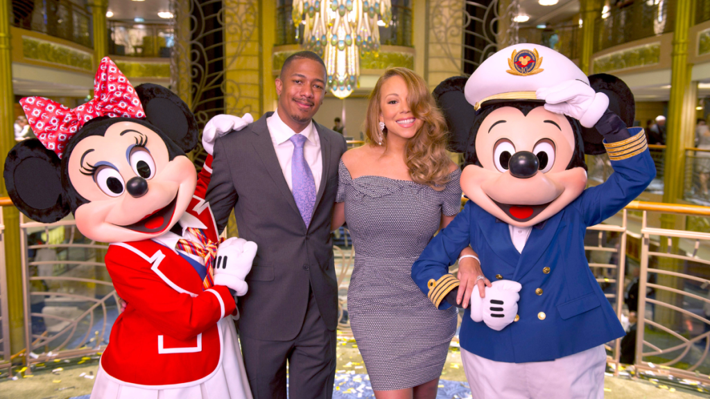 Mariah Carey Ditches the Diva Life to Wait in Line at Disney