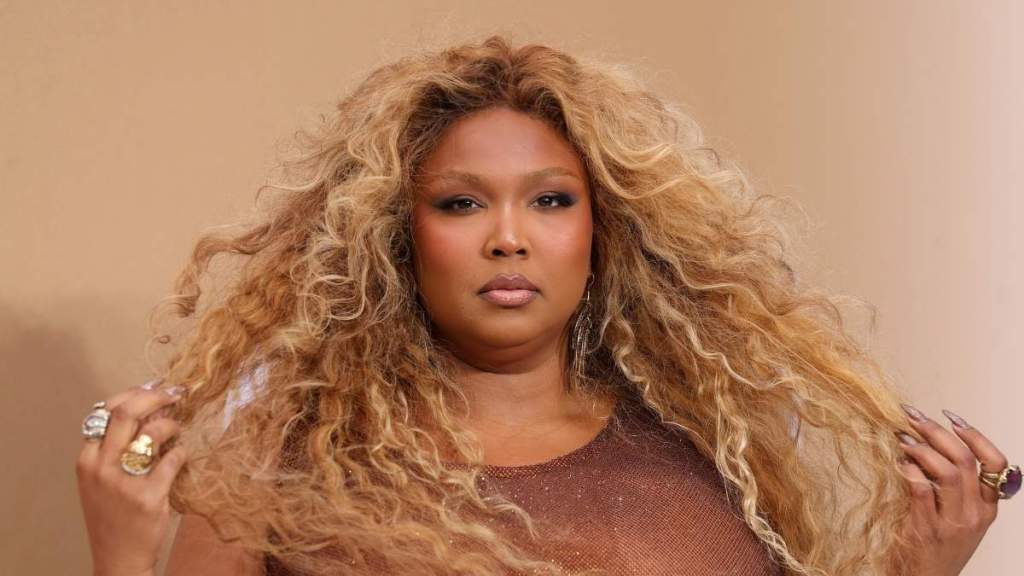 Lizzo Breaks Down After Album Bust: 'Weeping on the Floor'