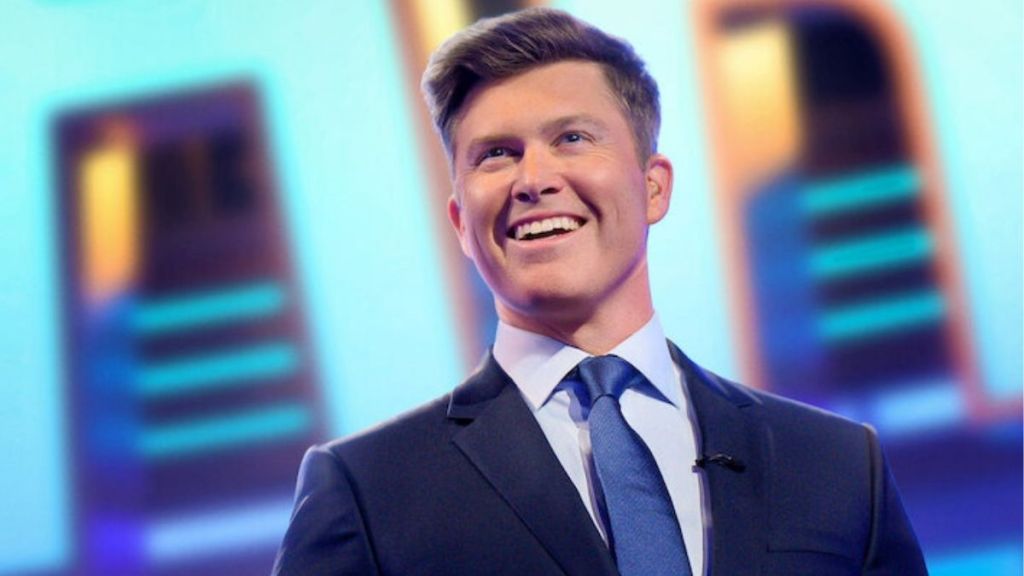 Colin Jost Clarifies How To Pronounce Scarlett Johansson’s Name Correctly