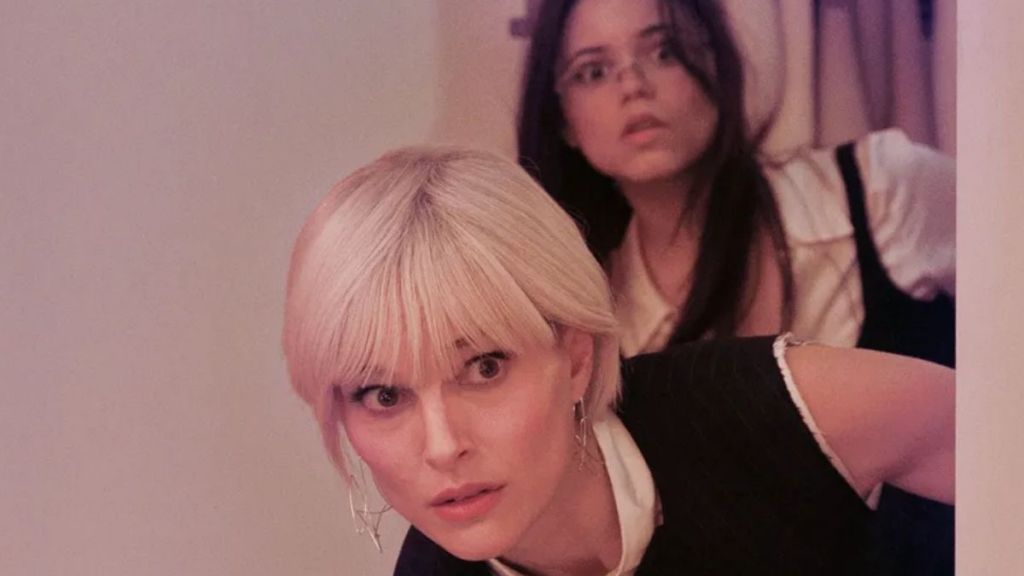Jenna Ortega’s Wild Comedy Movie With Natalie Portman & Oscar Winner Sets Release Date
