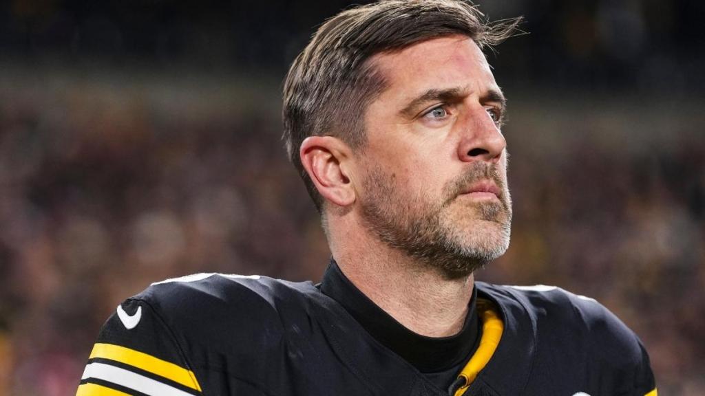 Aaron Rodgers Told to 'Stick to Football' After Dr. Fauci Attack