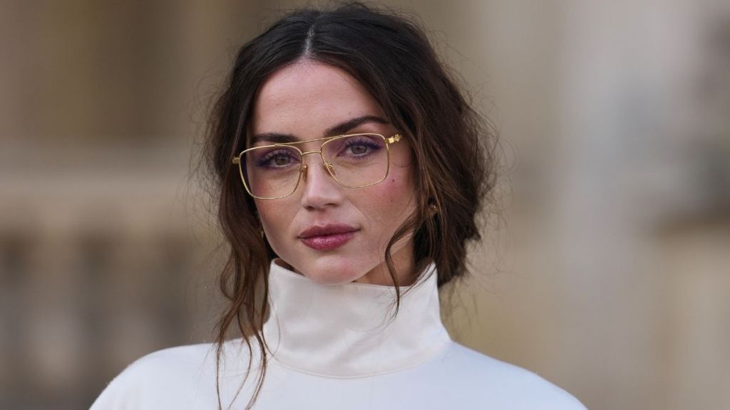 Ana de Armas Spotted Kissing Alleged New Man After Brief Tom Cruise Fling