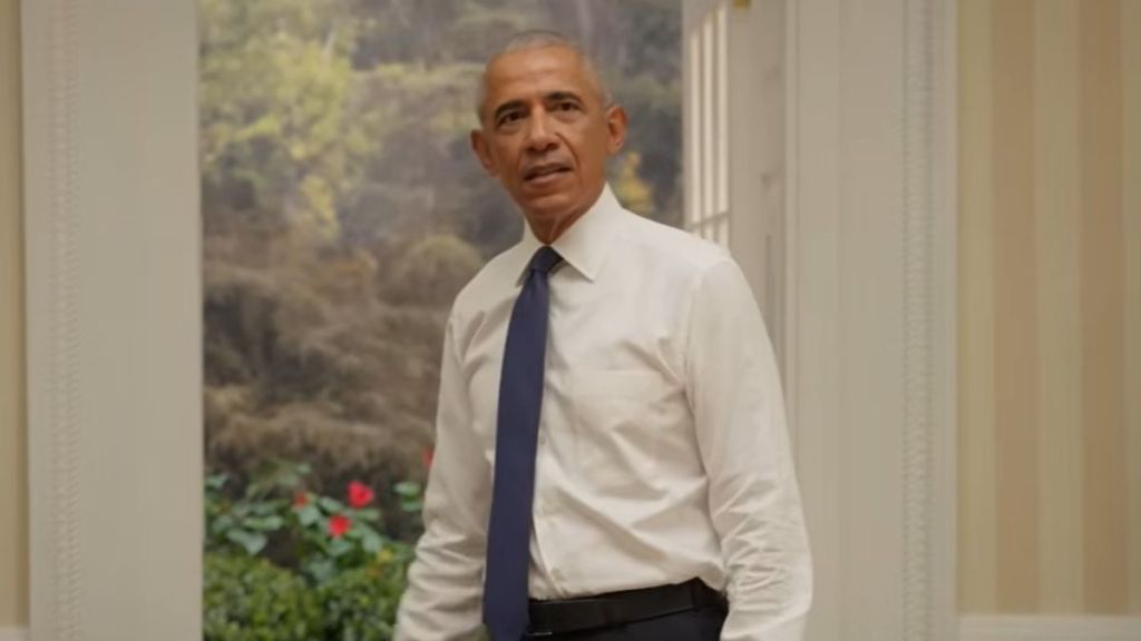 Barack Obama Takes Swipe at Donald Trump’s Gold Oval Office Makeover