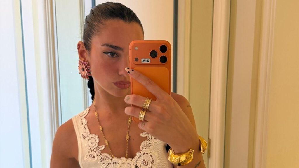 Dua Lipa’s Teeny Tiny Stringy Bikini Highlights Her Sculpted Abs, Shoulders & Thighs