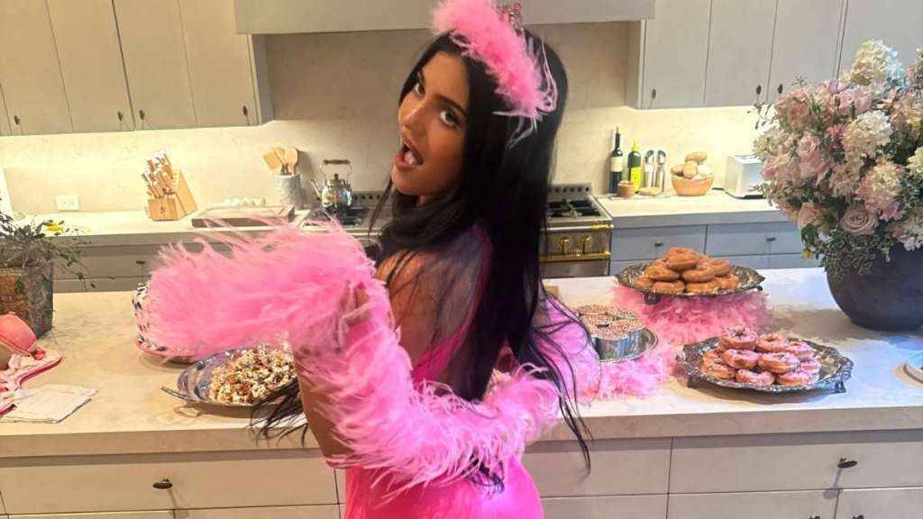 Kylie Jenner Pulls Her Leggings Dangerously Low in Marshmallow Sports Bra