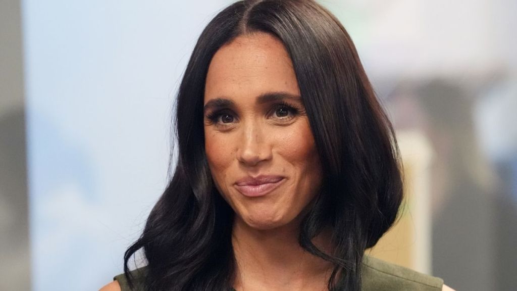Prince Harry & Meghan Markle Risk Hijacking Prince George’s Eton Moment — Expert