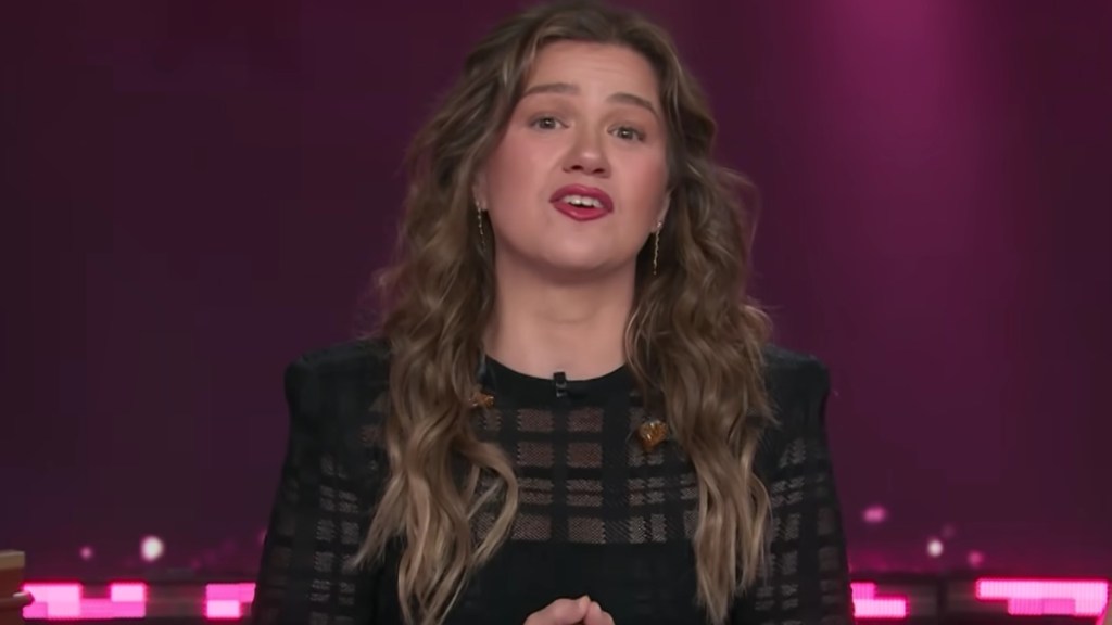 Kelly Clarkson Left in Tears as Daytime Talk Show Ends After 7 Seasons