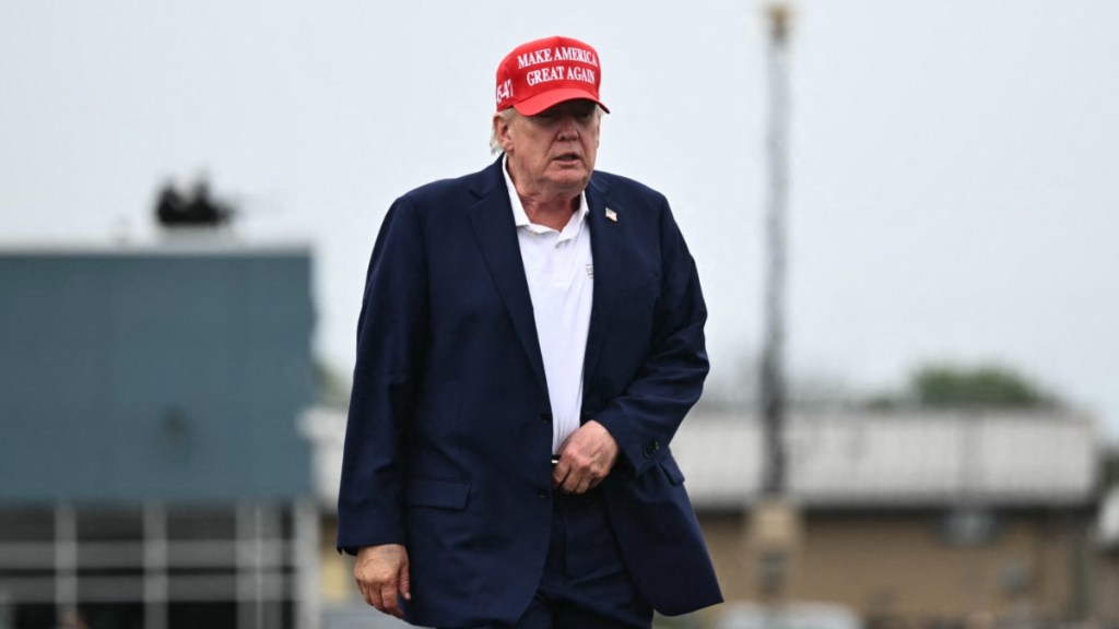 Donald Trump's Sharp 2-Word Reaction to CNN's Female Reporter Is Causing a Stir