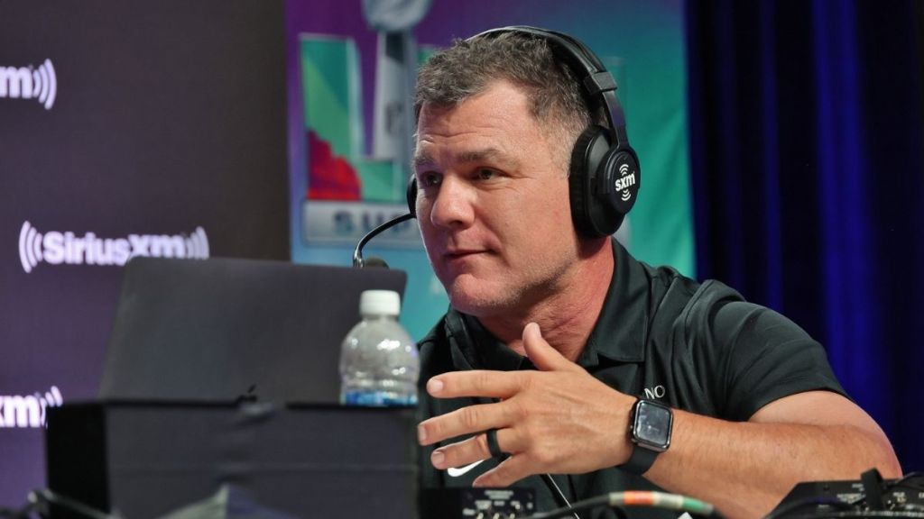 NFL Legend Adam Vinatieri Brutally Trolls Bill Belichick And His 25-Year-Old Girlfriend