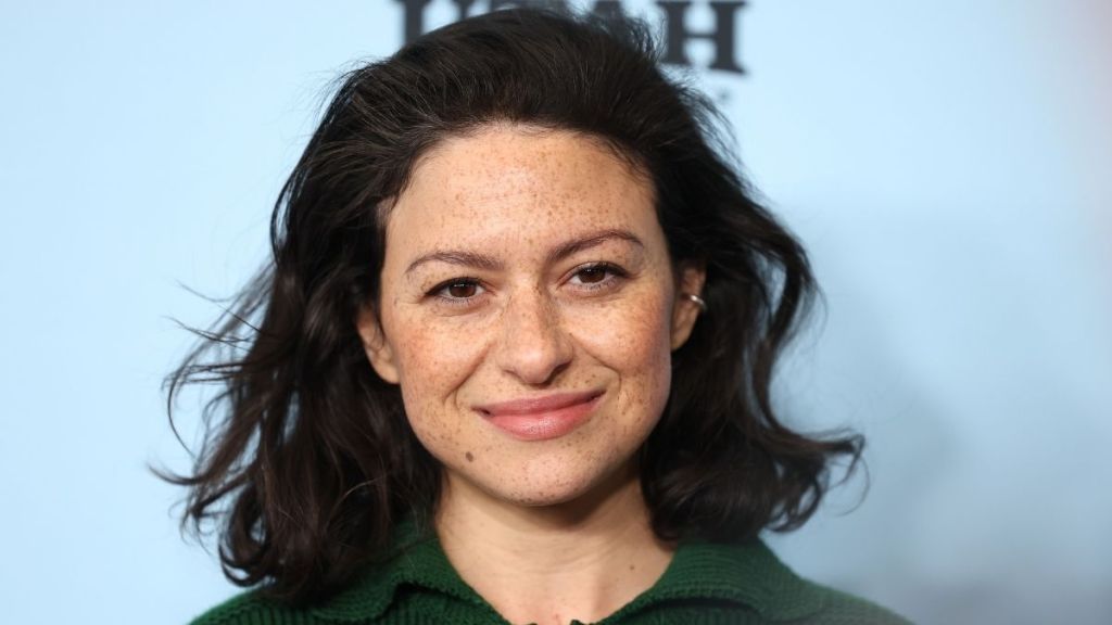 Arrested Development's Alia Shawkat Puts Hollywood’s Biggest Actresses on Blast