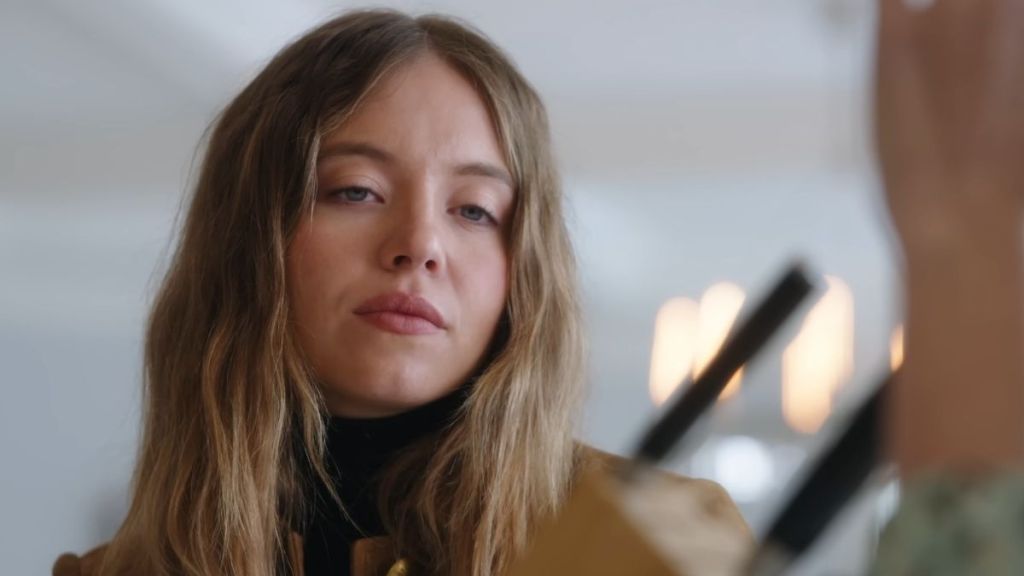 Sydney Sweeney’s Tom Cruise Plane Stunt Gets Perfect Reaction From Top Gun & Fans