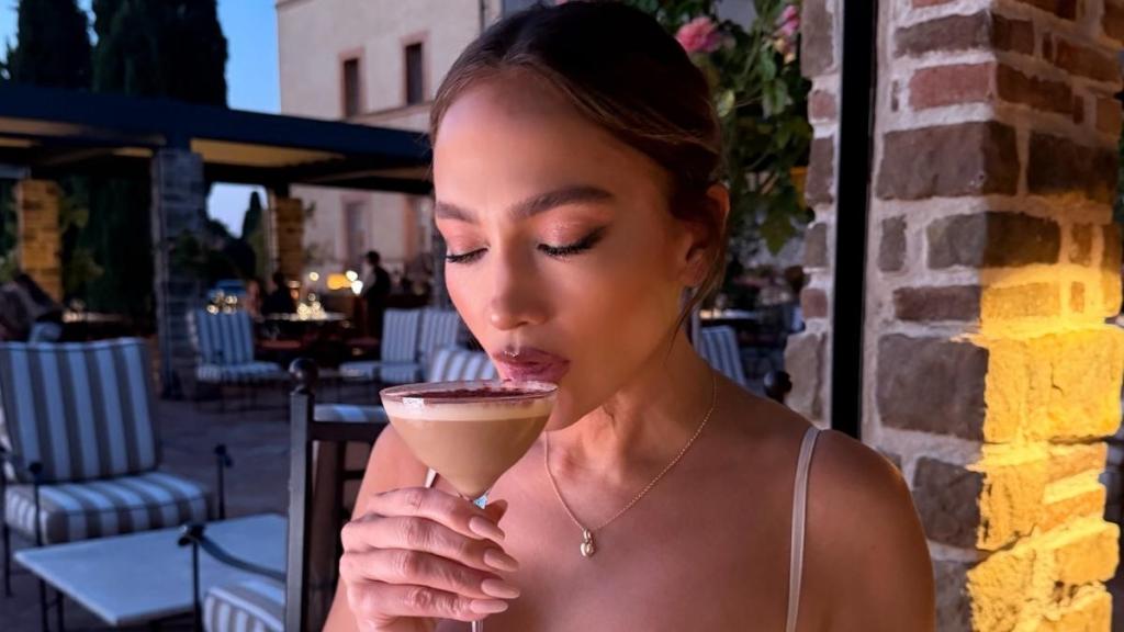 Jennifer Lopez Has Almost Nothing on Her Back Except a String & a Few Tiny Straps
