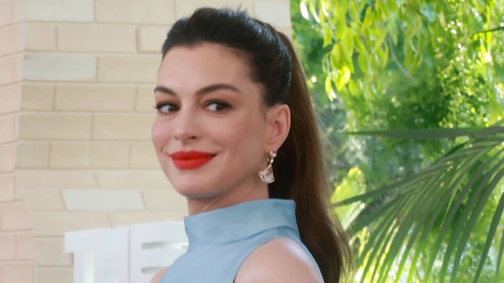 Anne Hathaway Admits High-Stakes Panic to Not Wreck Princess Diaries 3