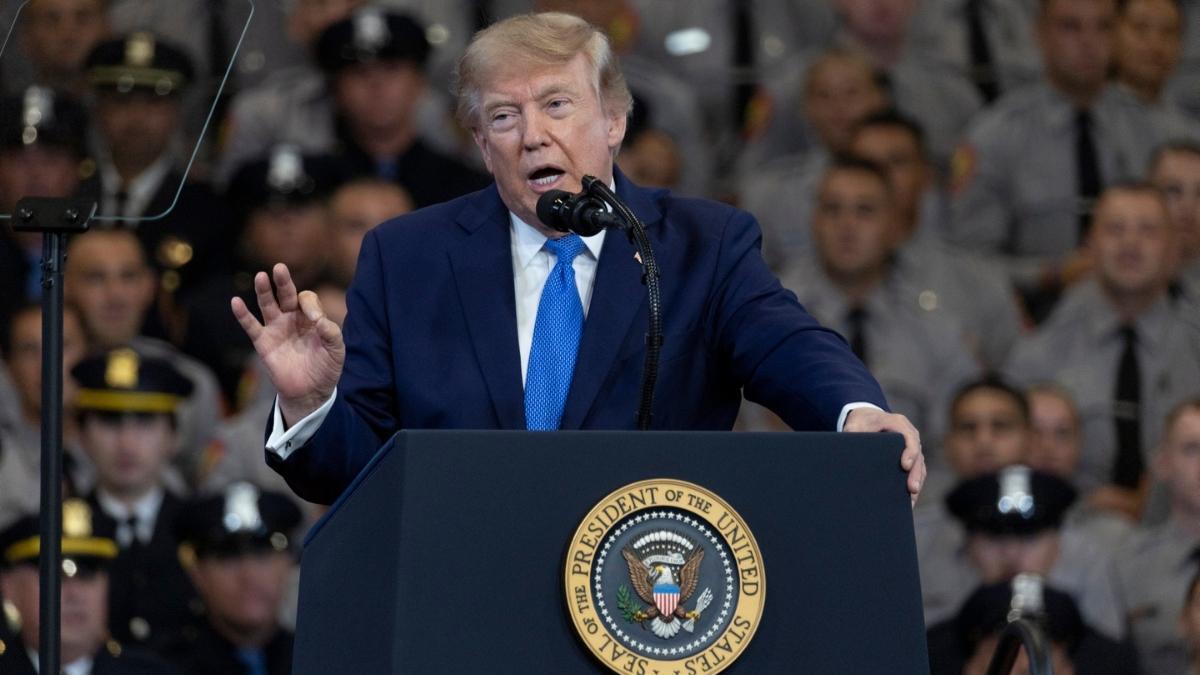 Donald Trump s Close Ones Are Not Happy As He Reunites With His Old donald-trump-s-close-ones-are-not-happy-as-he-reunites-with-his-old