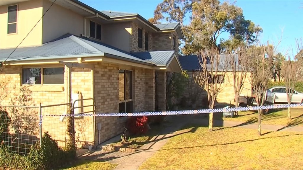 Mystery Unknown Hero Rescue Five Children Toddlers Trapped Fire Australia