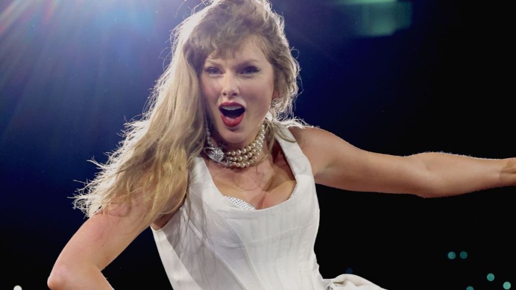 Taylor Swift's Body Language Shows Major Shift After Travis Kelce Wedding, Expert Says