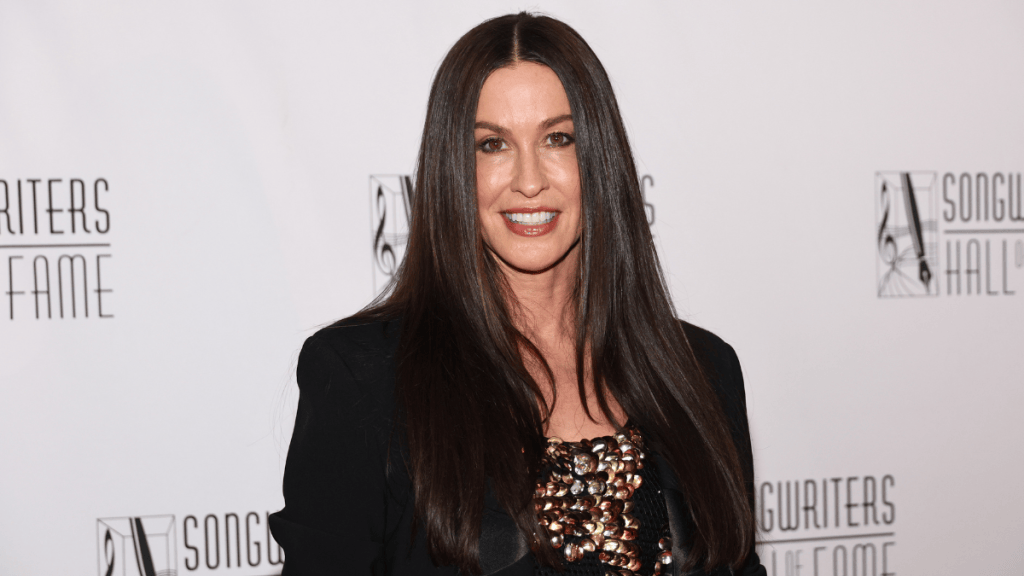 Alanis Morissette reflects on pitching a same-sex moment with Carrie Bradshaw on Sex and the City