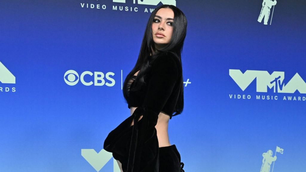 Charli XCX Leaves Her Midriff Bare Between a Tiny Top & Low Skirt at VMAs